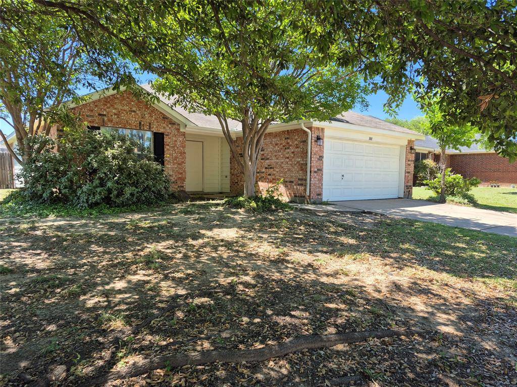 1001 Rock Springs Drive, Burleson, TX 76028