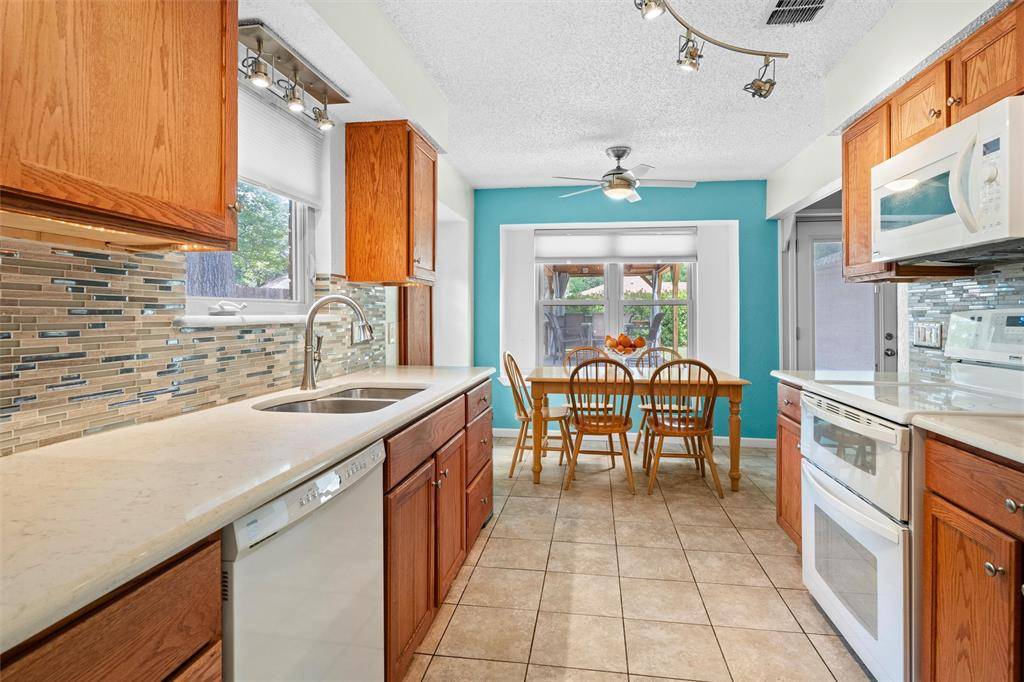 711 Hinsdale Drive, Arlington, TX 76006