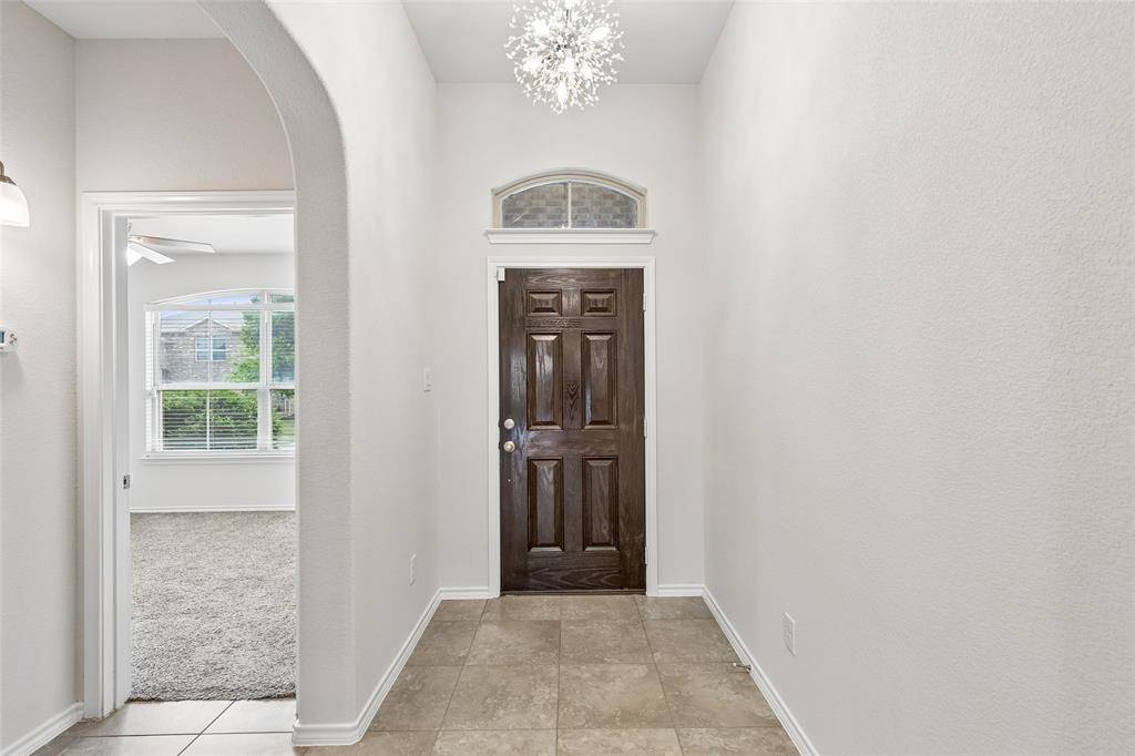 15720 Barton Ridge Drive, Fort Worth, TX 76177