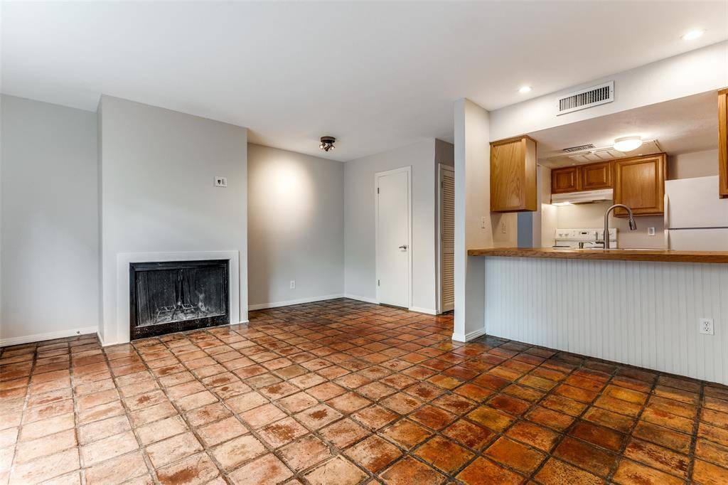 2702 Douglas Avenue #143, Dallas, TX 75219