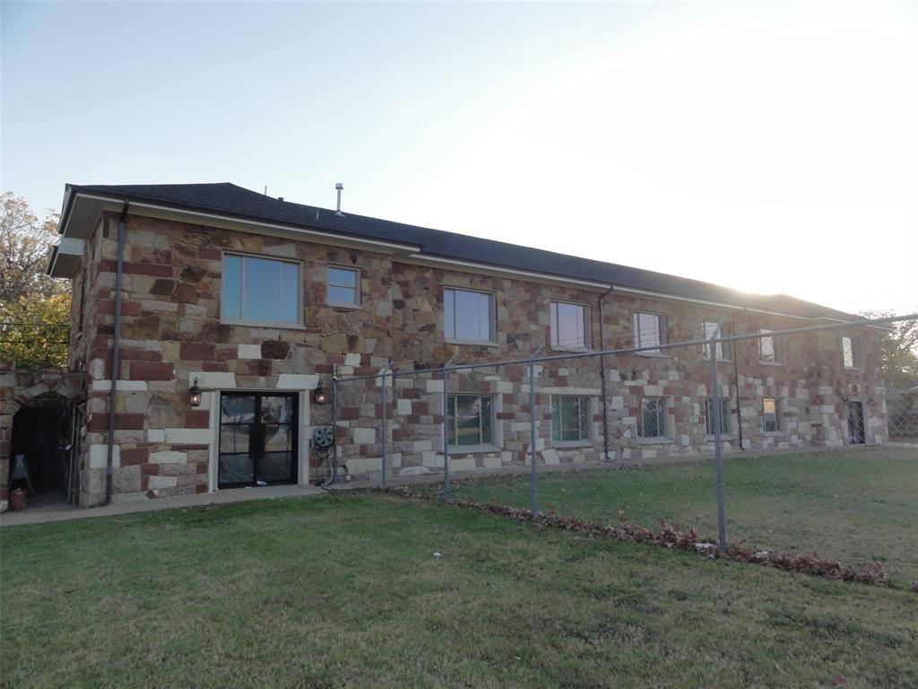 1200 E Maddox Avenue, Fort Worth, TX 76104