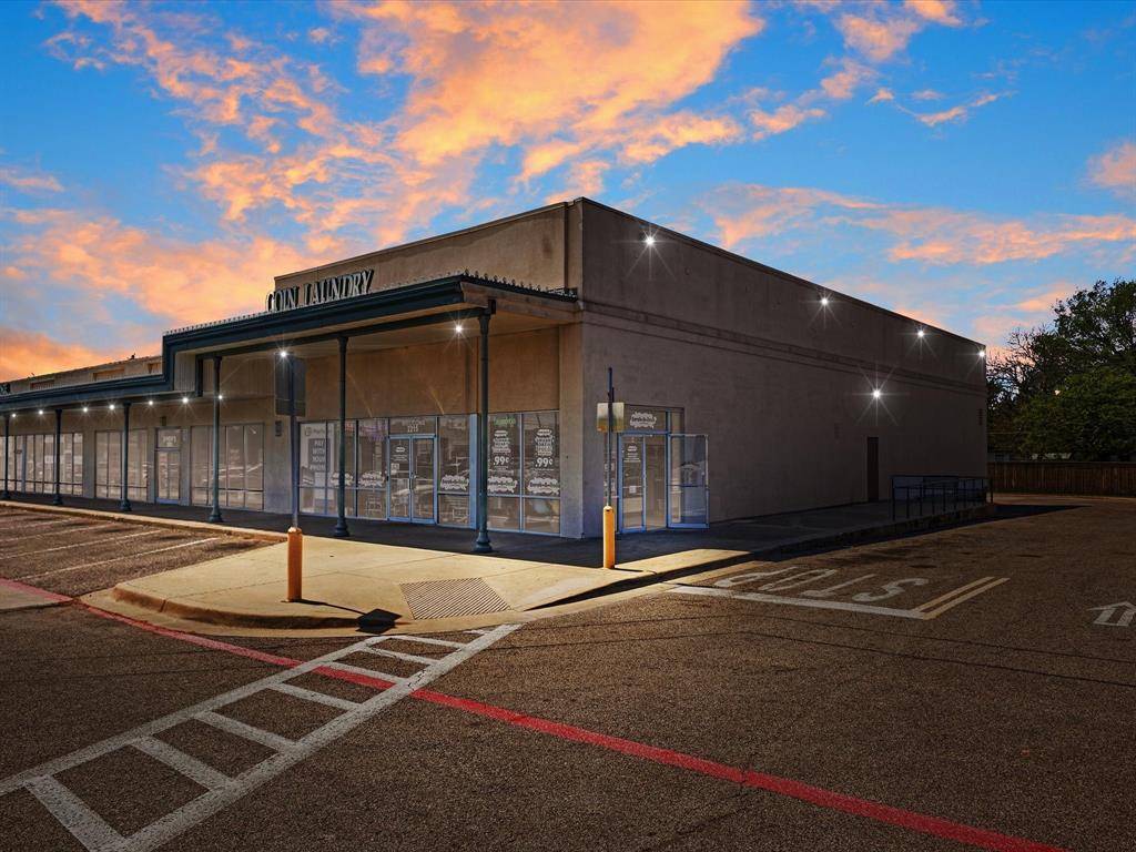 2215 Gus Thomasson Rd, Dallas, TX 75228