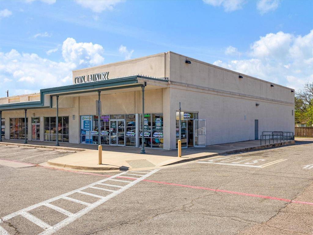 2215 Gus Thomasson Rd, Dallas, TX 75228