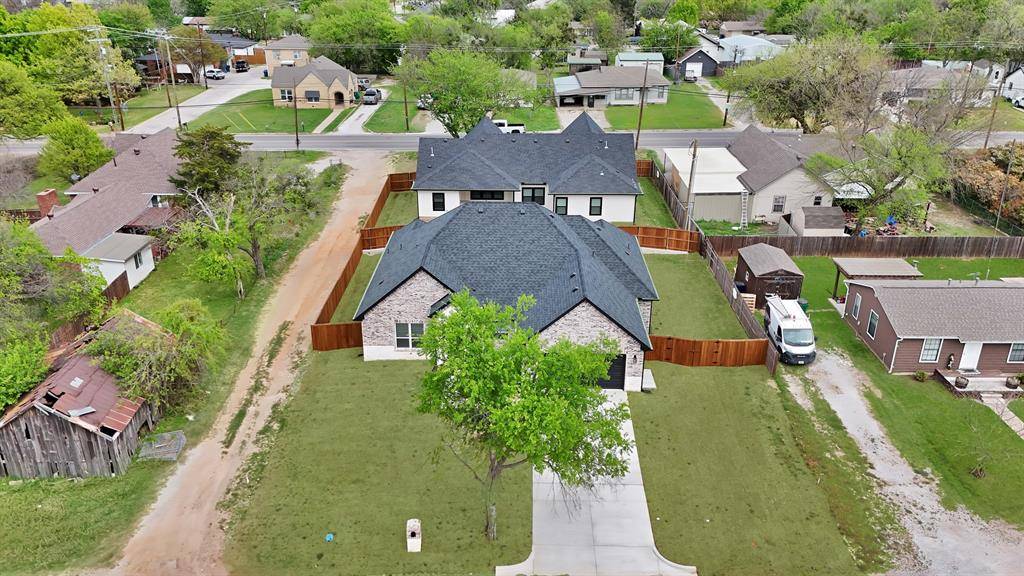 906 N state Street, Decatur, TX 76234