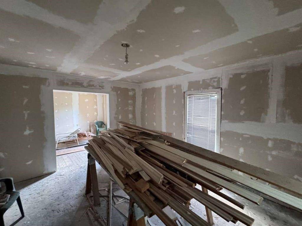 214 Guthrie Street, Dallas, TX 75224