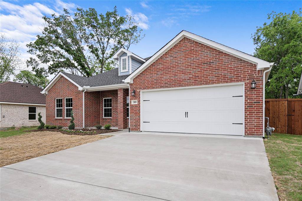 205 W 11th Street, Bonham, TX 75418