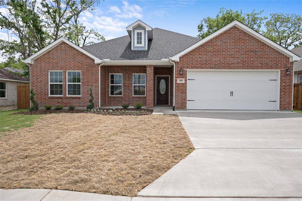 205 W 11th Street, Bonham, TX 75418