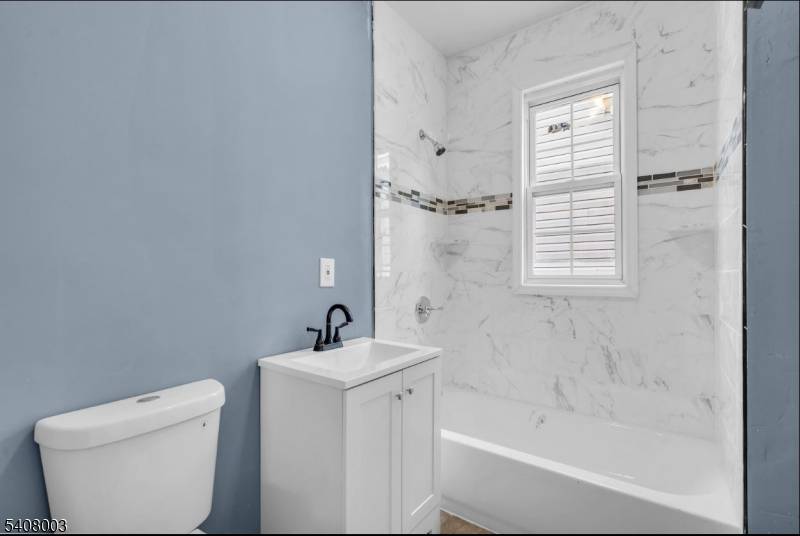 568 Grove St #2R, Irvington Twp., NJ 07111