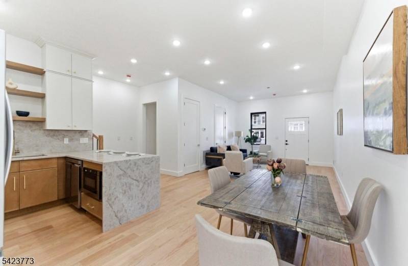 113 Oak St, Jersey City, NJ 07304