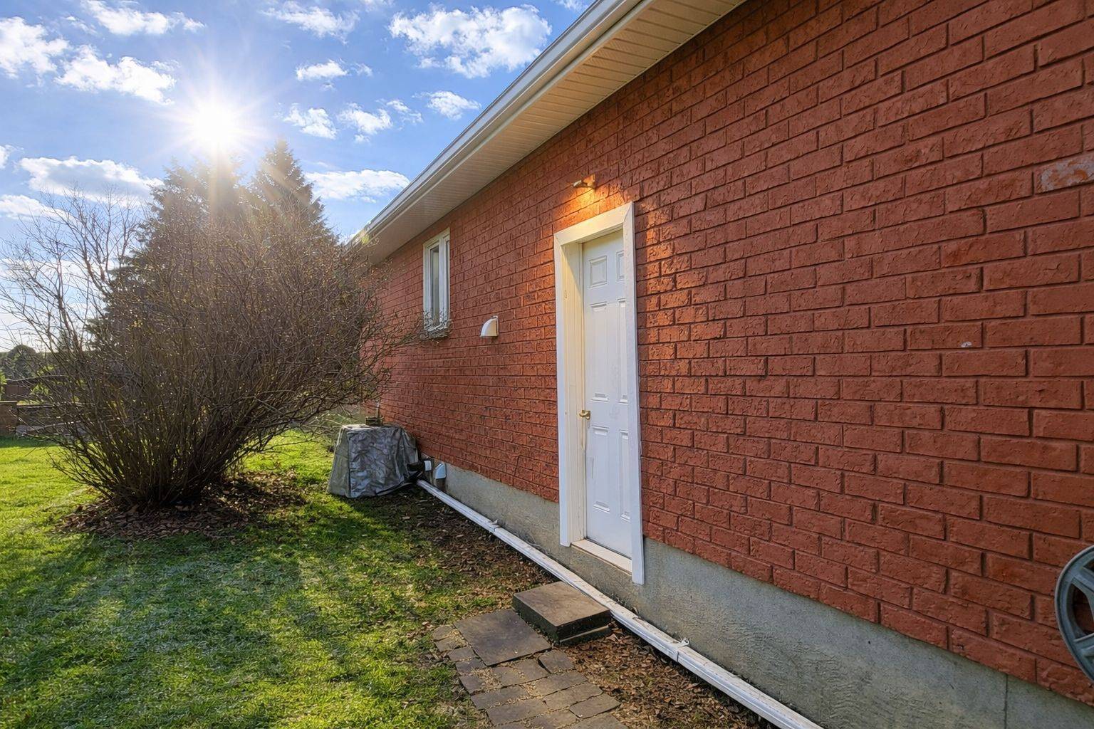 210 Old Yonge #Basement ST, Aurora, ON L4G 6J6