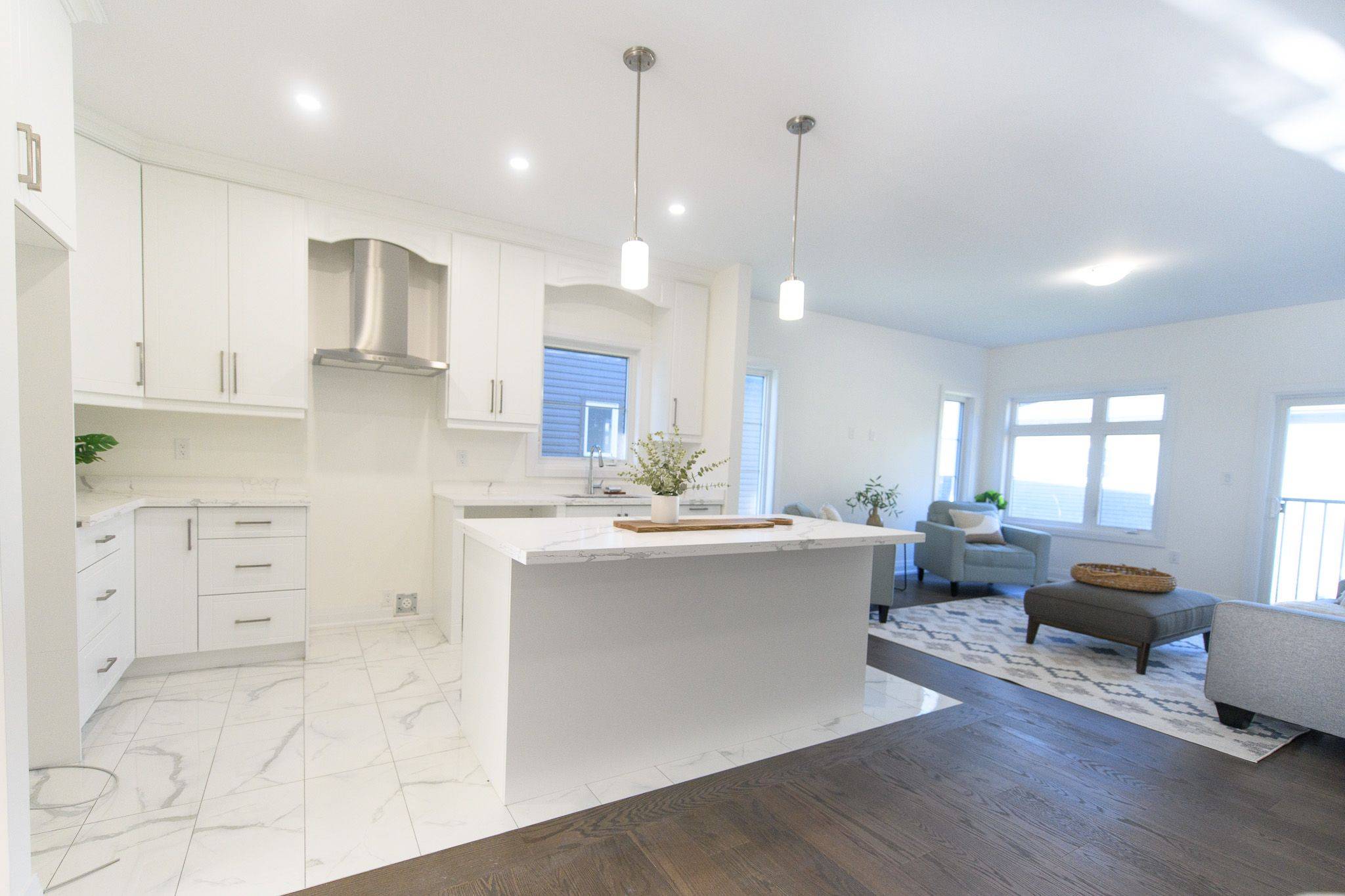 43 Joanne CRES, Wasaga Beach, ON L9Z 2N9