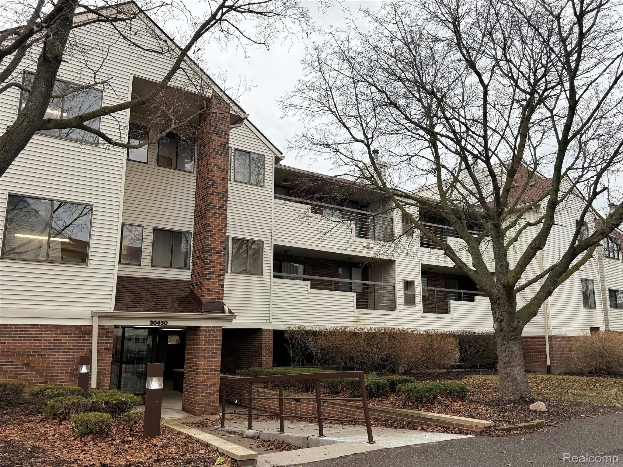 30450 Orchard Lake RD ##73, Farmington Hills, MI 48334