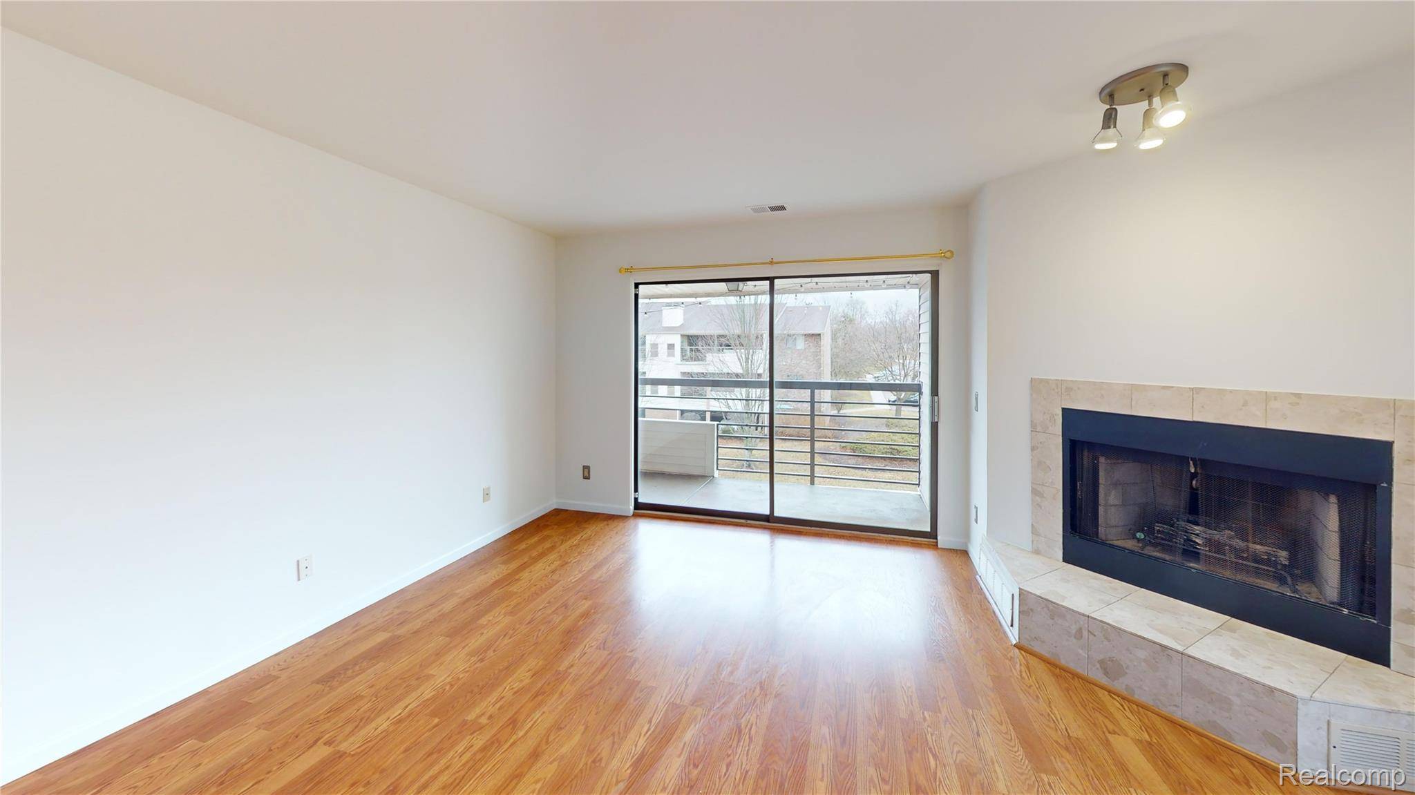 30450 Orchard Lake RD ##73, Farmington Hills, MI 48334