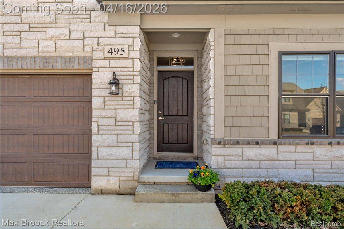 495 Cornerstone DR, Oxford Charter Township, MI 48371