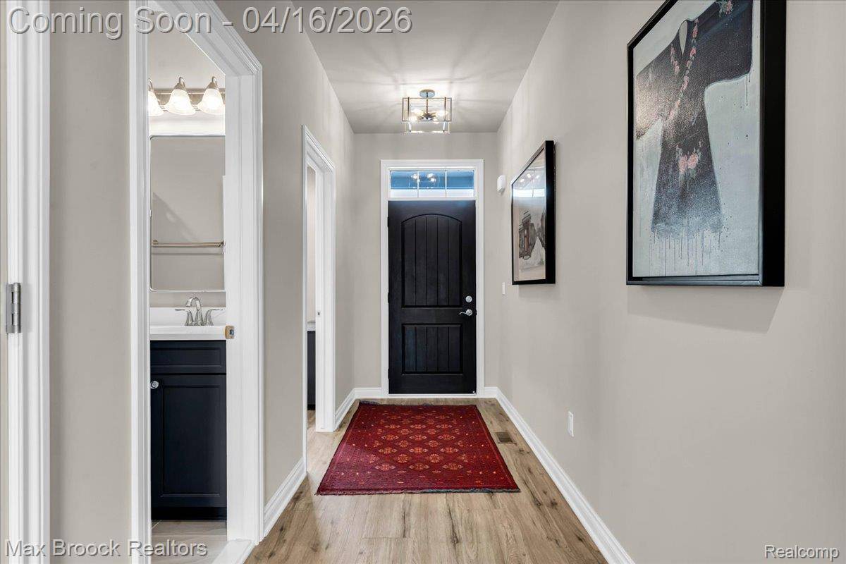 495 Cornerstone DR, Oxford Charter Township, MI 48371