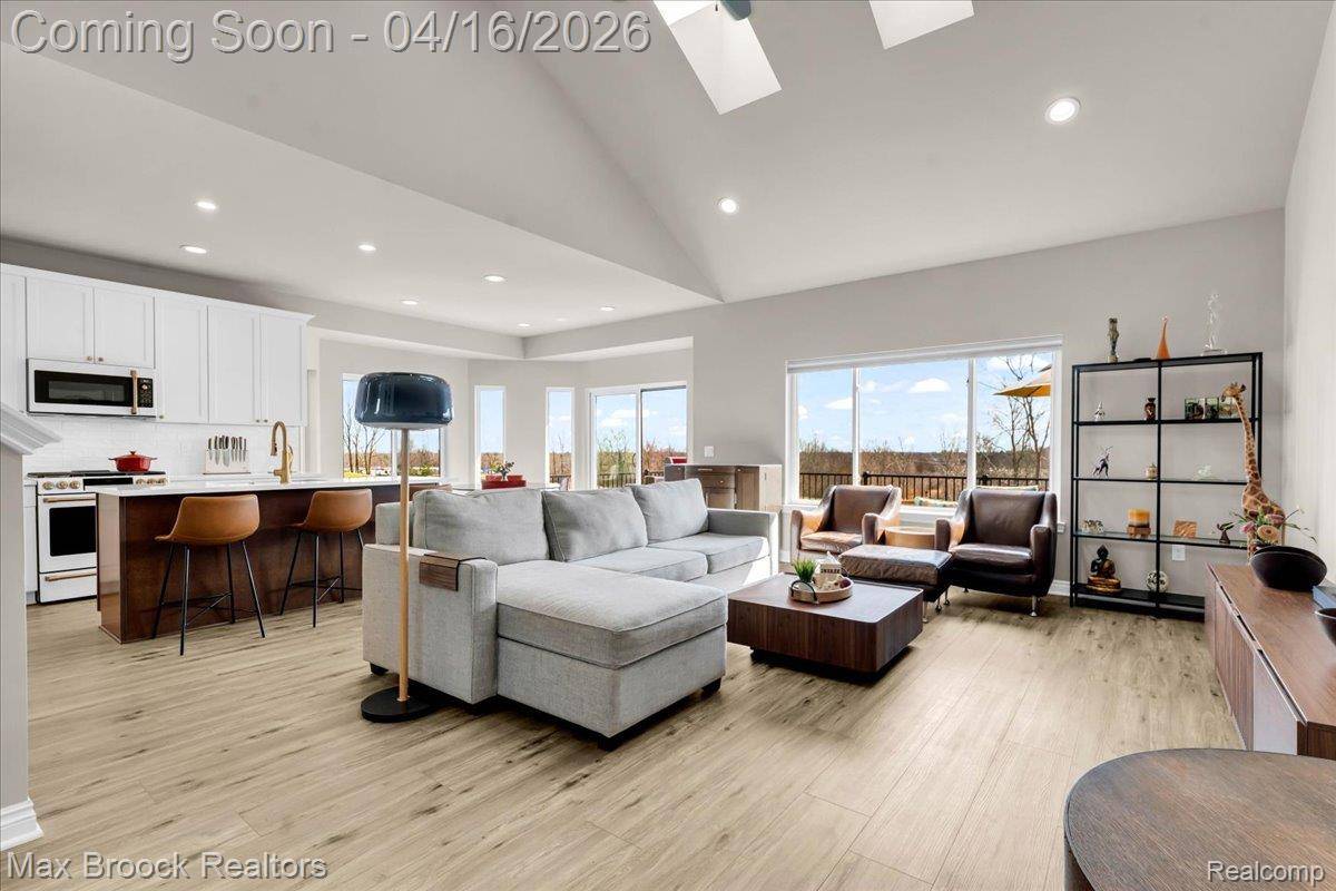 495 Cornerstone DR, Oxford Charter Township, MI 48371