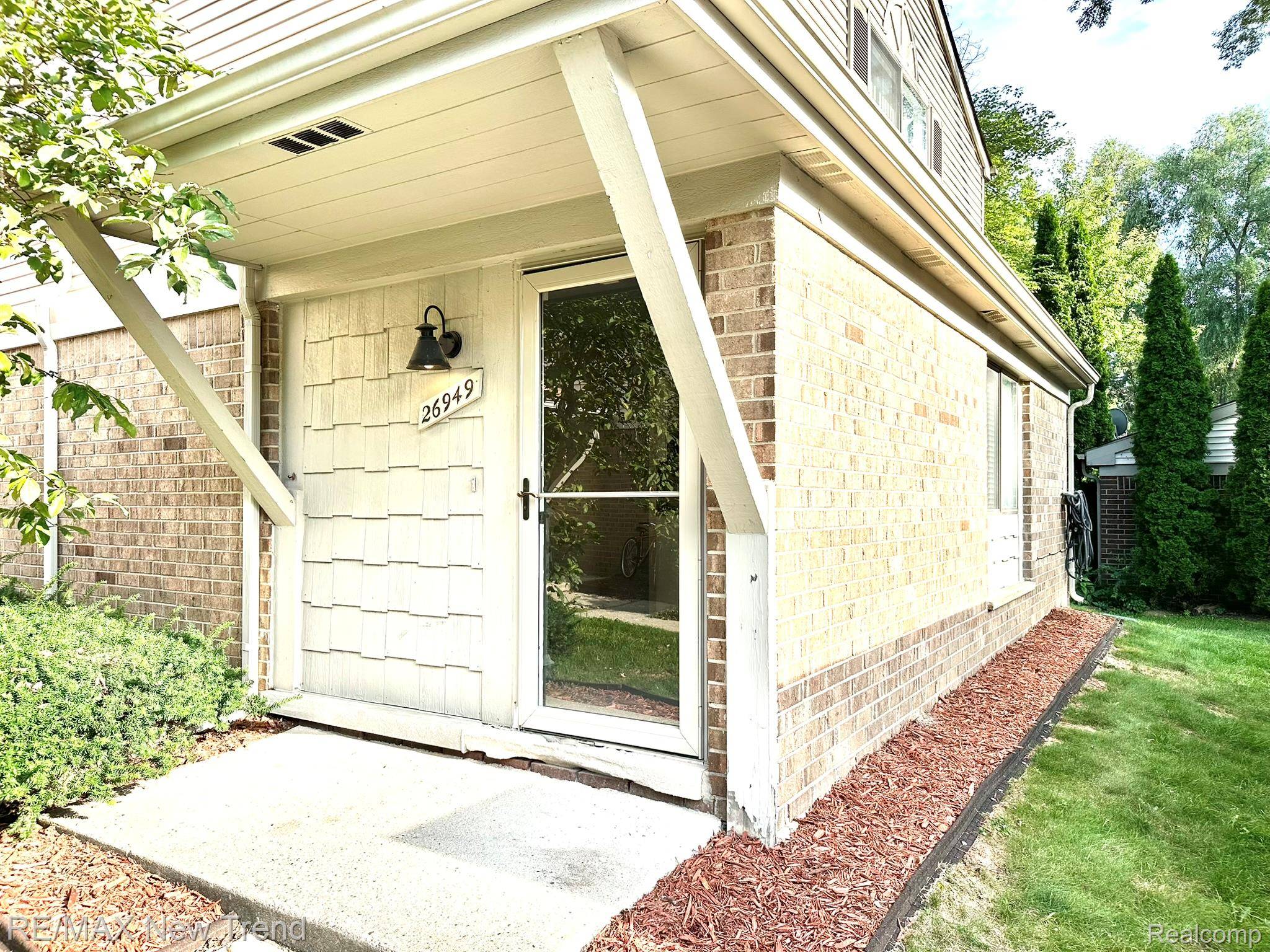 26949 Farmbrook Villa DR #96, Southfield, MI 48034