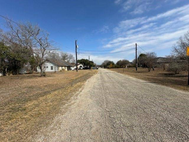 548 Spring River Drive, Martindale, TX 78655
