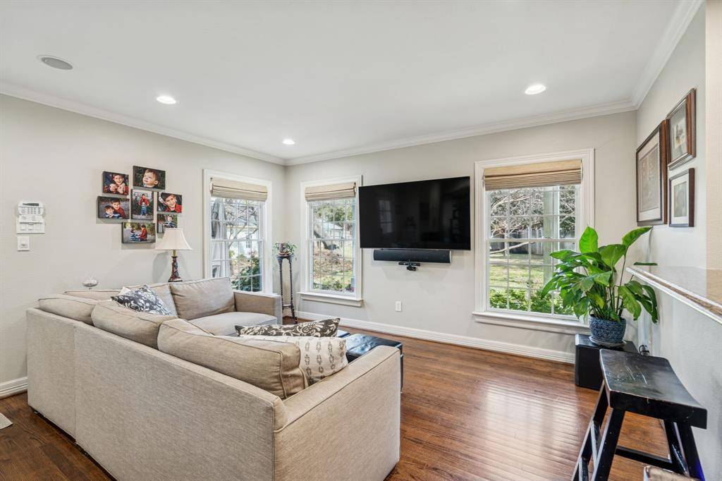 8212 Midway Road, Dallas, TX 75209