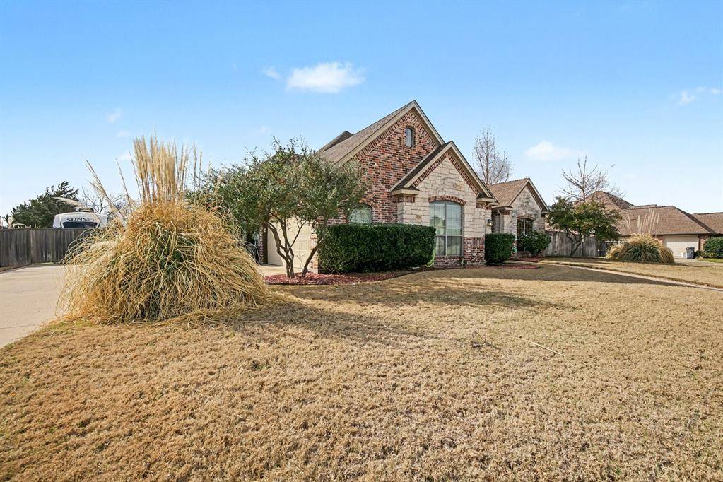 1361 Shallowbend Drive, Midlothian, TX 76065