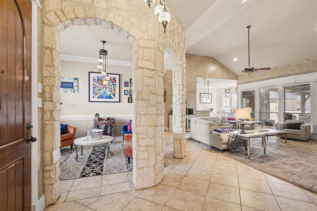 1361 Shallowbend Drive, Midlothian, TX 76065