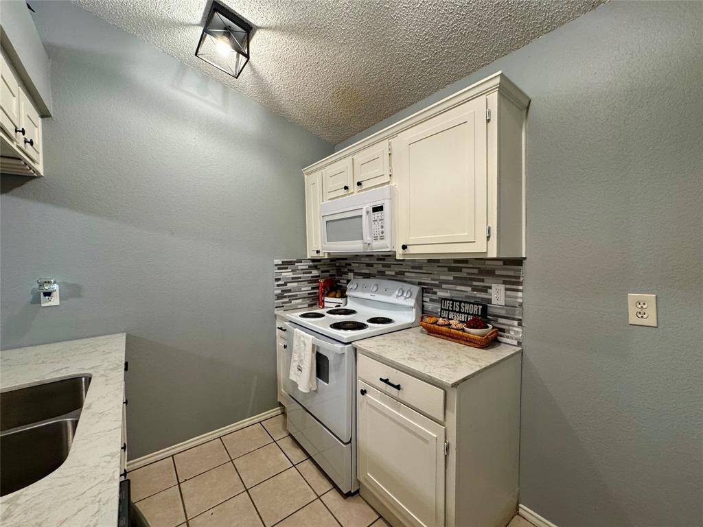 5665 Whitley Road, Haltom City, TX 76148