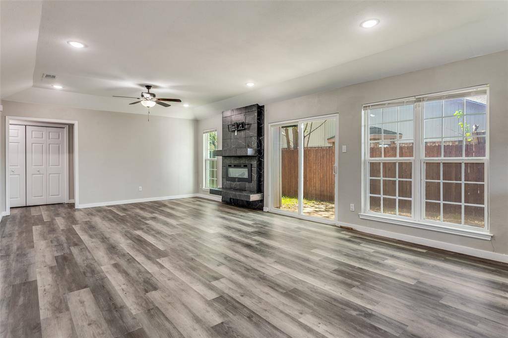 5225 Livermore Drive, Arlington, TX 76017