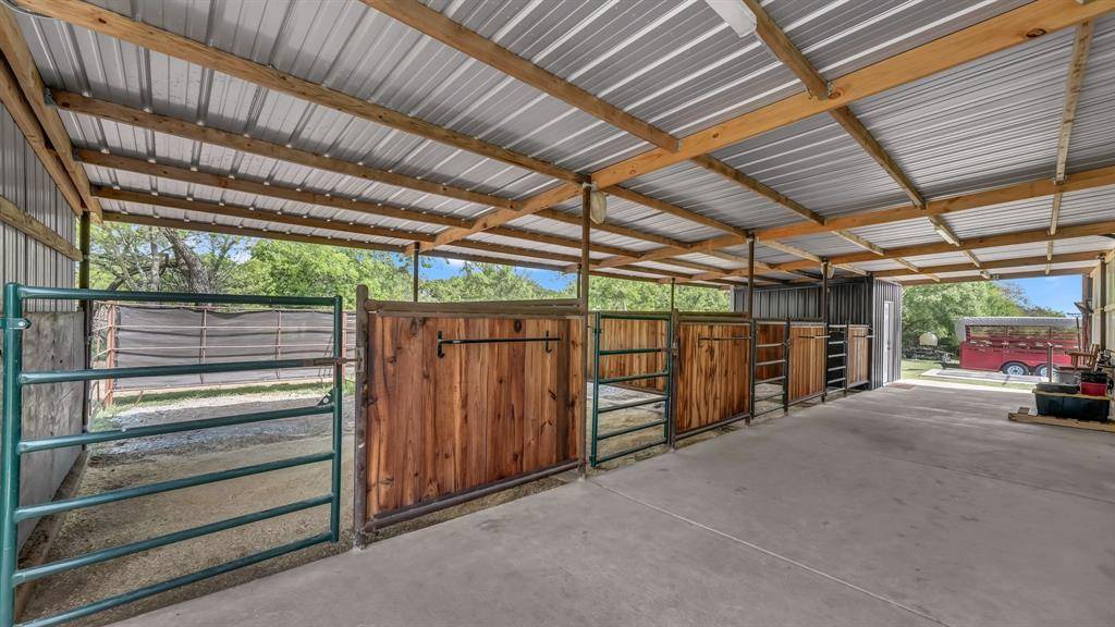 1739 Fm 67, Covington, TX 76636