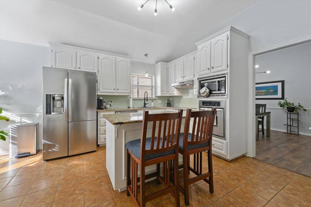 107 Montreal Drive, Hurst, TX 76054