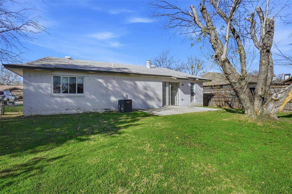 5544 Dunson Drive, Haltom City, TX 76148