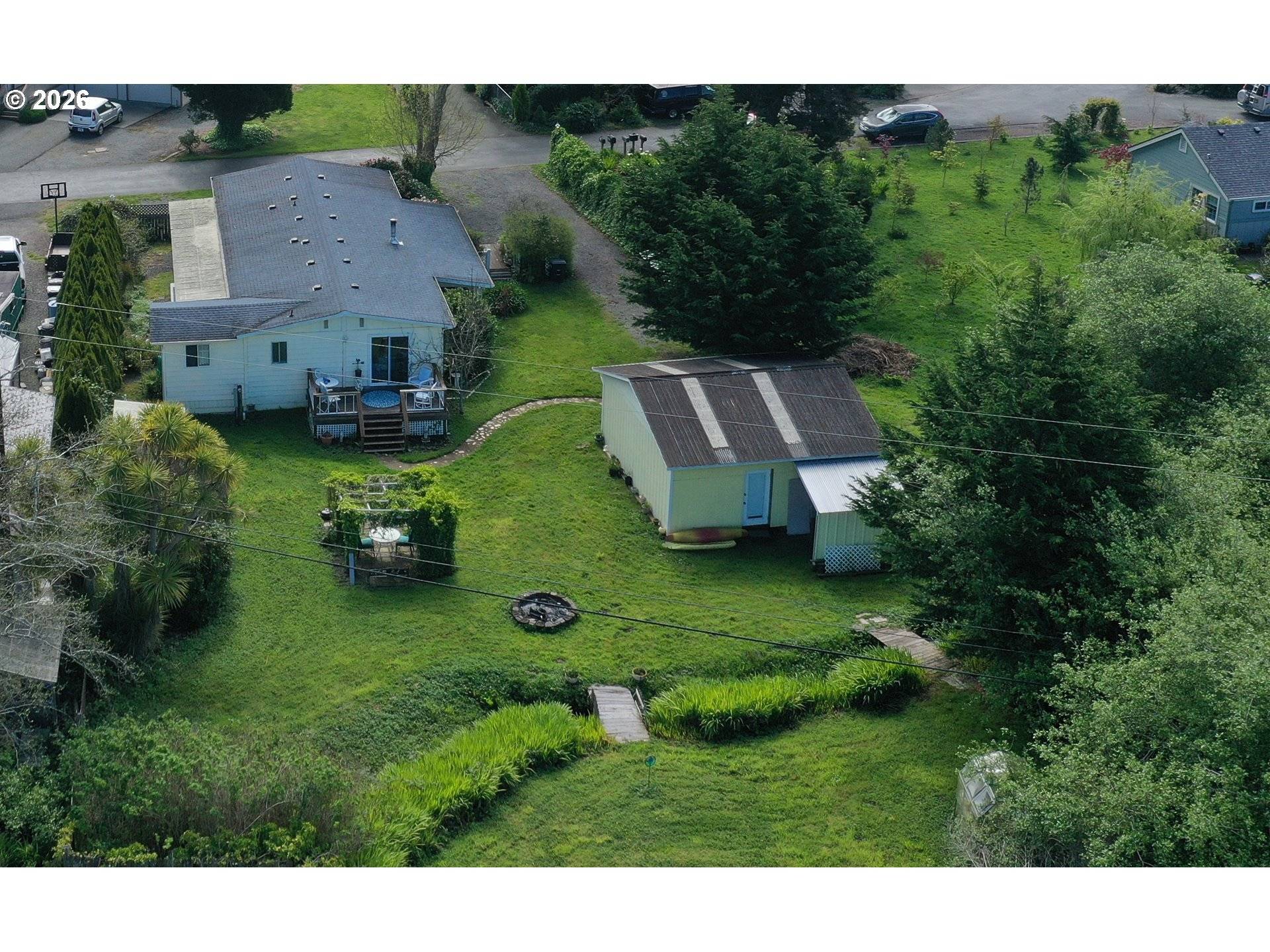 99005 W FREEMAN LN, Brookings, OR 97415