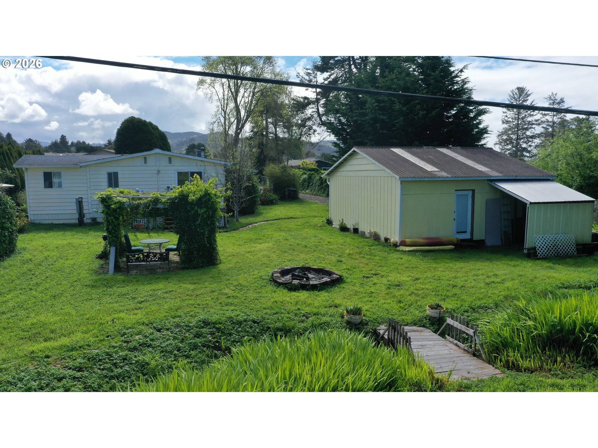 99005 W FREEMAN LN, Brookings, OR 97415