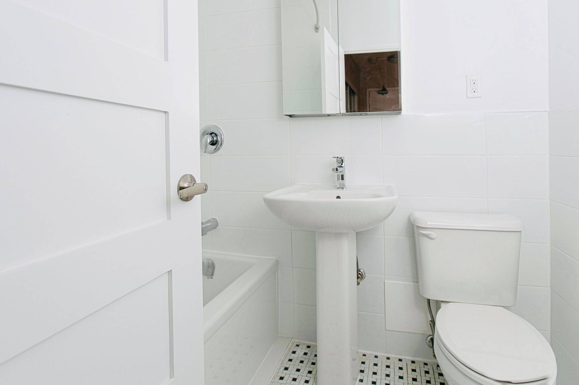 1291 Bayview AVE N #102, Toronto C11, ON M4G 2Z9