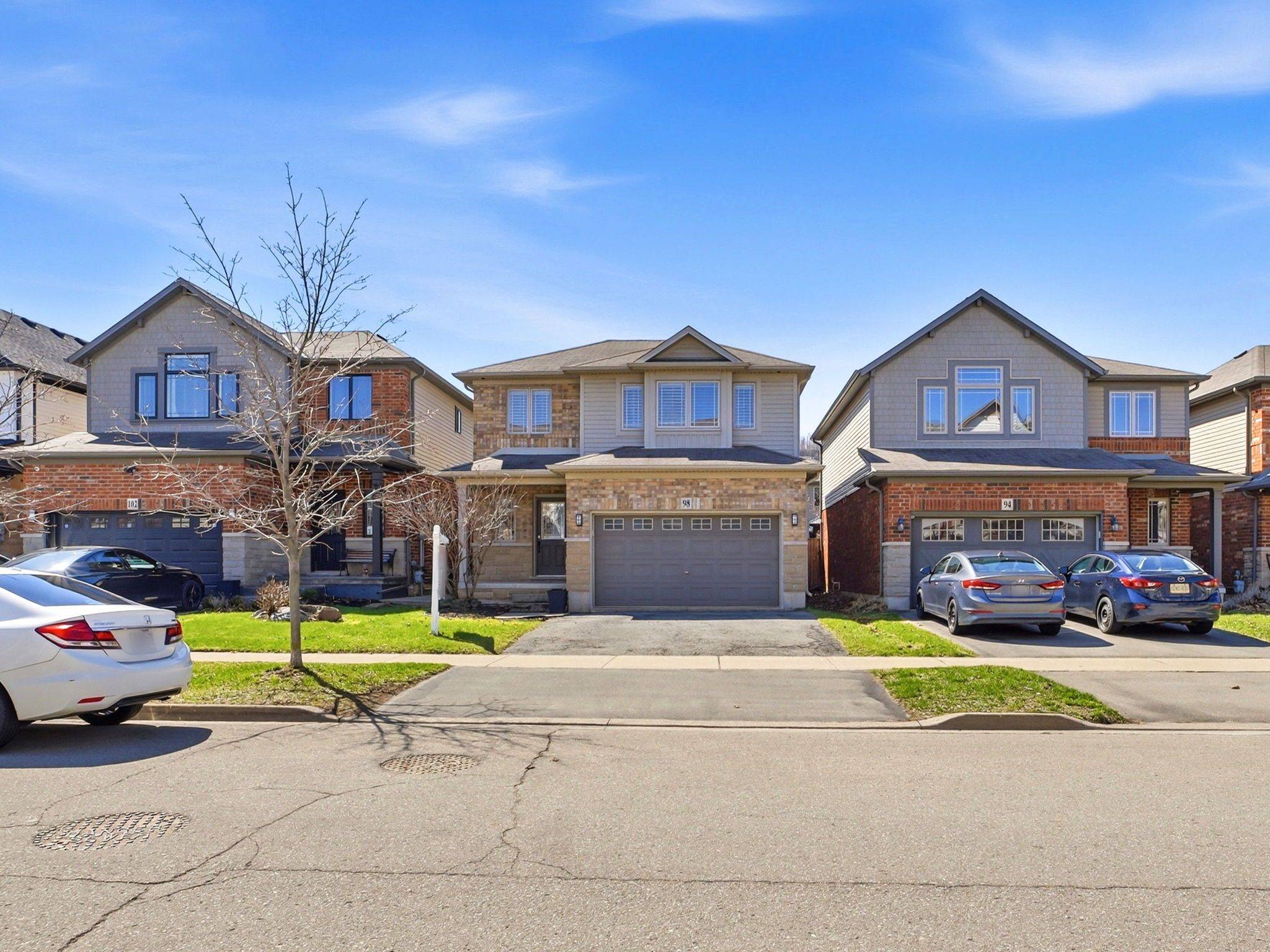 98 Willow LN, Grimsby, ON L3M 5P7