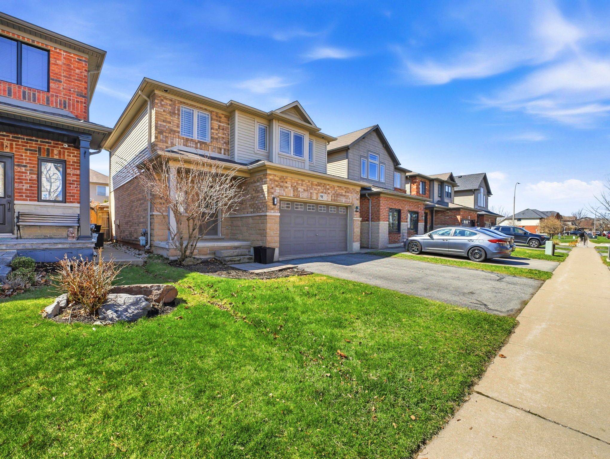 98 Willow LN, Grimsby, ON L3M 5P7