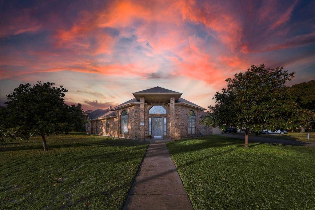 943 Fairway Drive, Duncanville, TX 75137