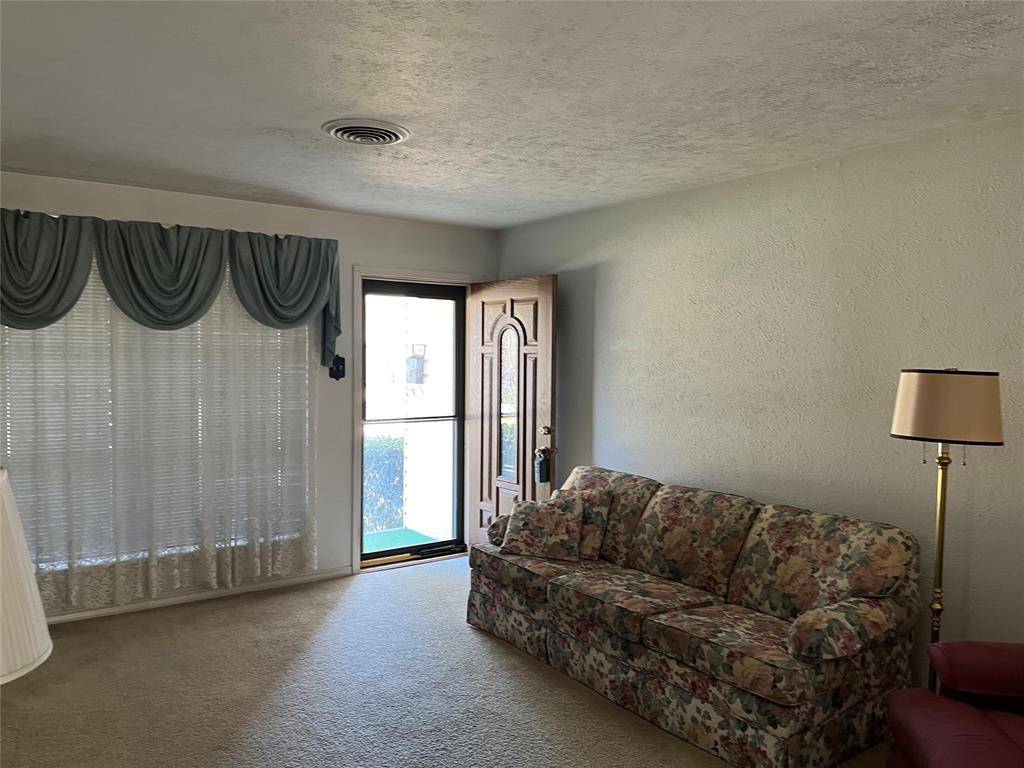 1731 Buena Vista Street, Mesquite, TX 75149