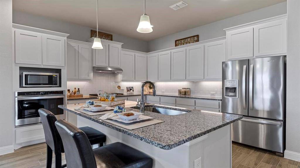 11205 TREEHOUSE Trail, Justin, TX 76247