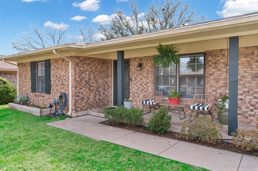 4025 Aragon Drive, Fort Worth, TX 76133