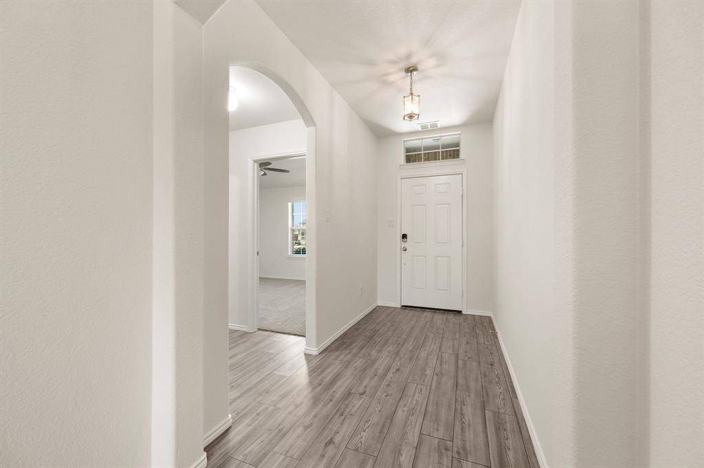 813 Amberwood Court, Fort Worth, TX 76052