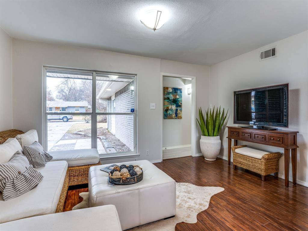 819 Kingswood Avenue, Richardson, TX 75080