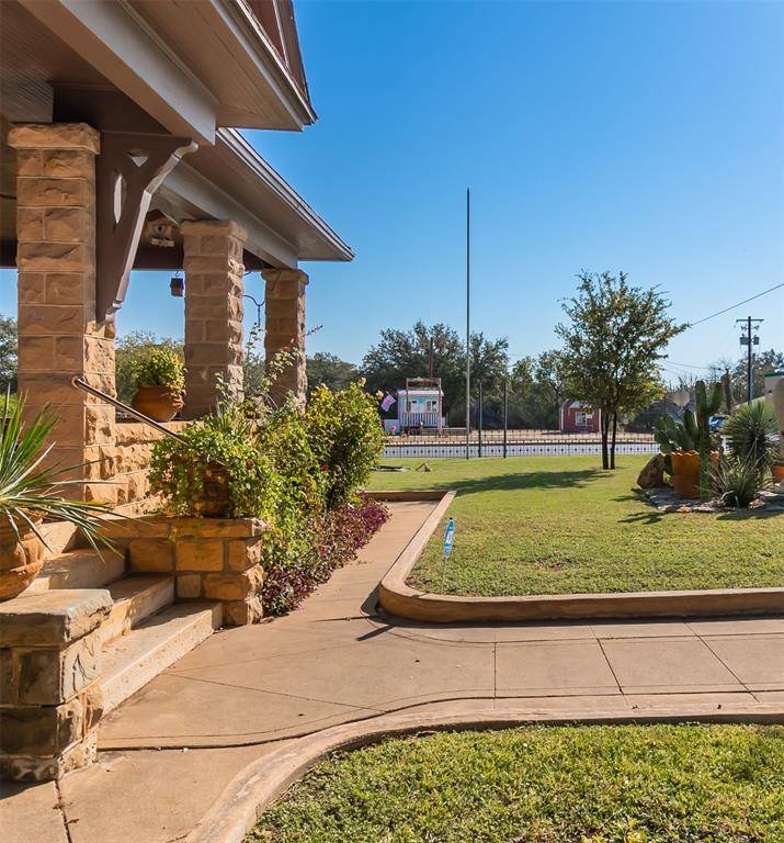 704 S Bridge Street, Brady, TX 76825