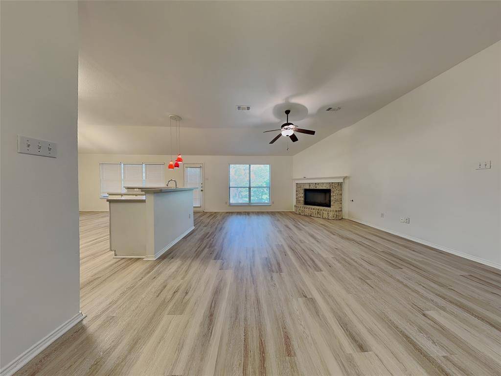 615 Douglas Drive, Mansfield, TX 76063