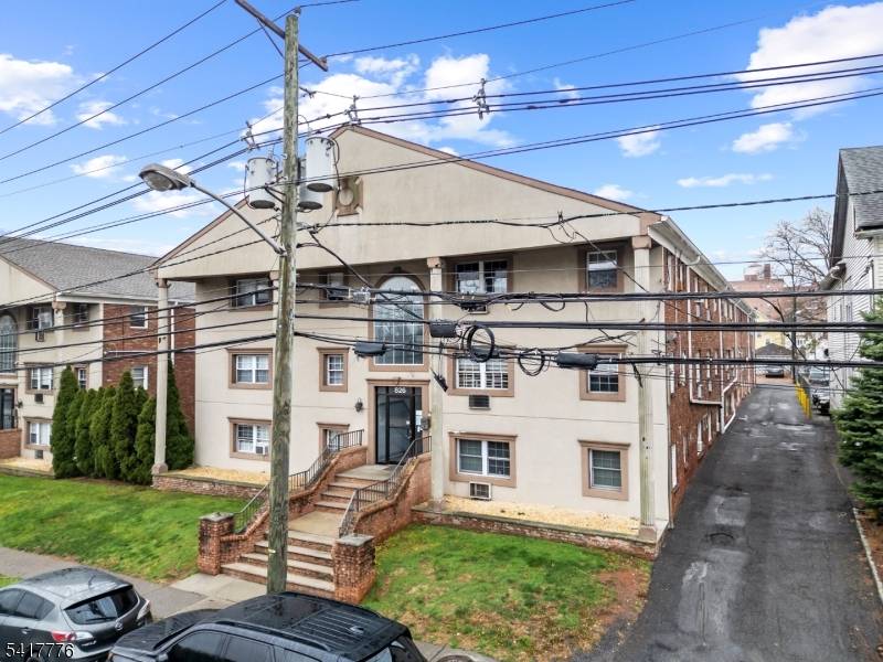 826 W Grand St, Elizabeth City, NJ 07202