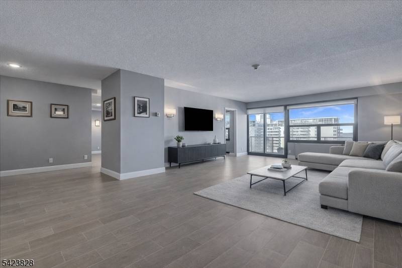 2 Claridge Dr #7KE, Verona Twp., NJ 07044