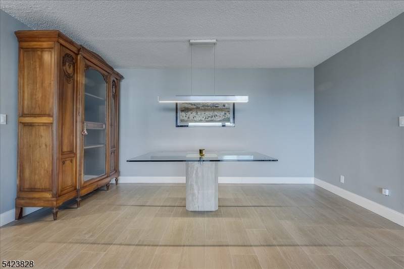 2 Claridge Dr #7KE, Verona Twp., NJ 07044