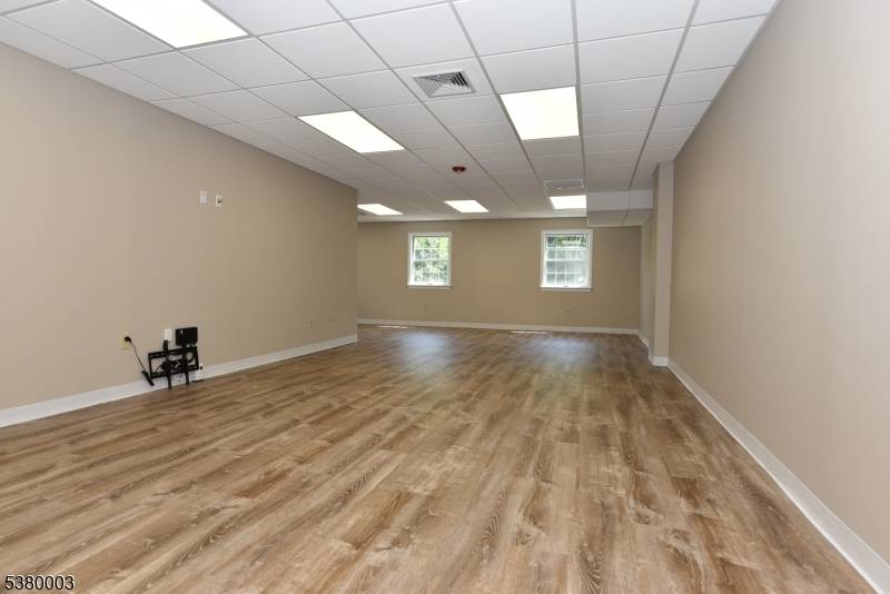 555 Goffle Rd, Ridgewood Village, NJ 07450