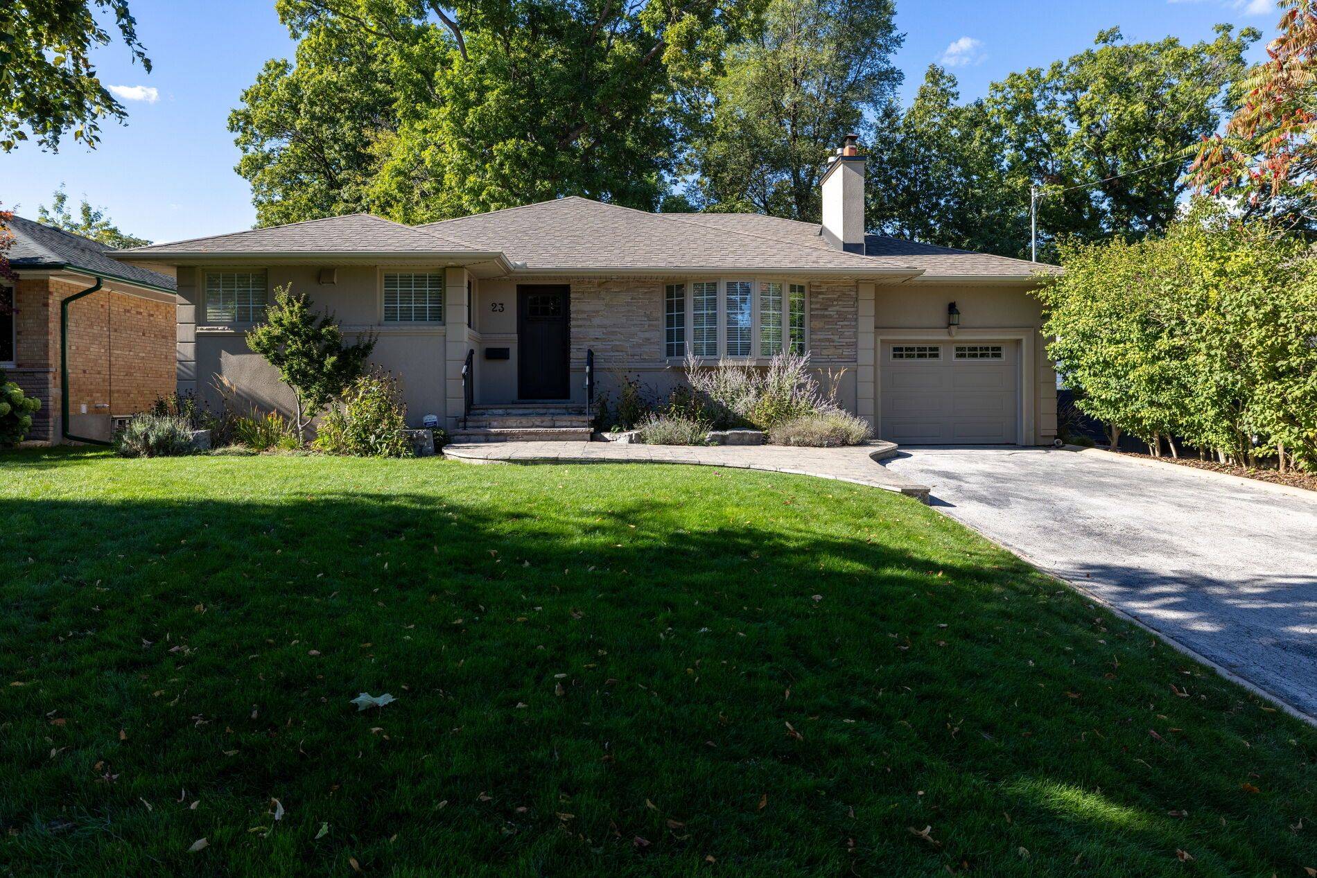 23 Glenmanor DR, Oakville, ON L6K 2B3