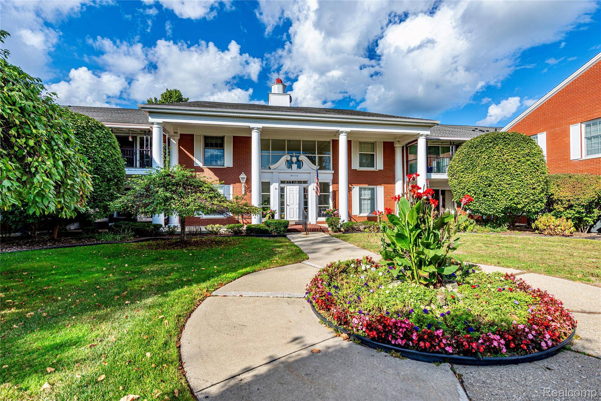 19710 W 13 Mile RD #201, Beverly Hills Village, MI 48025