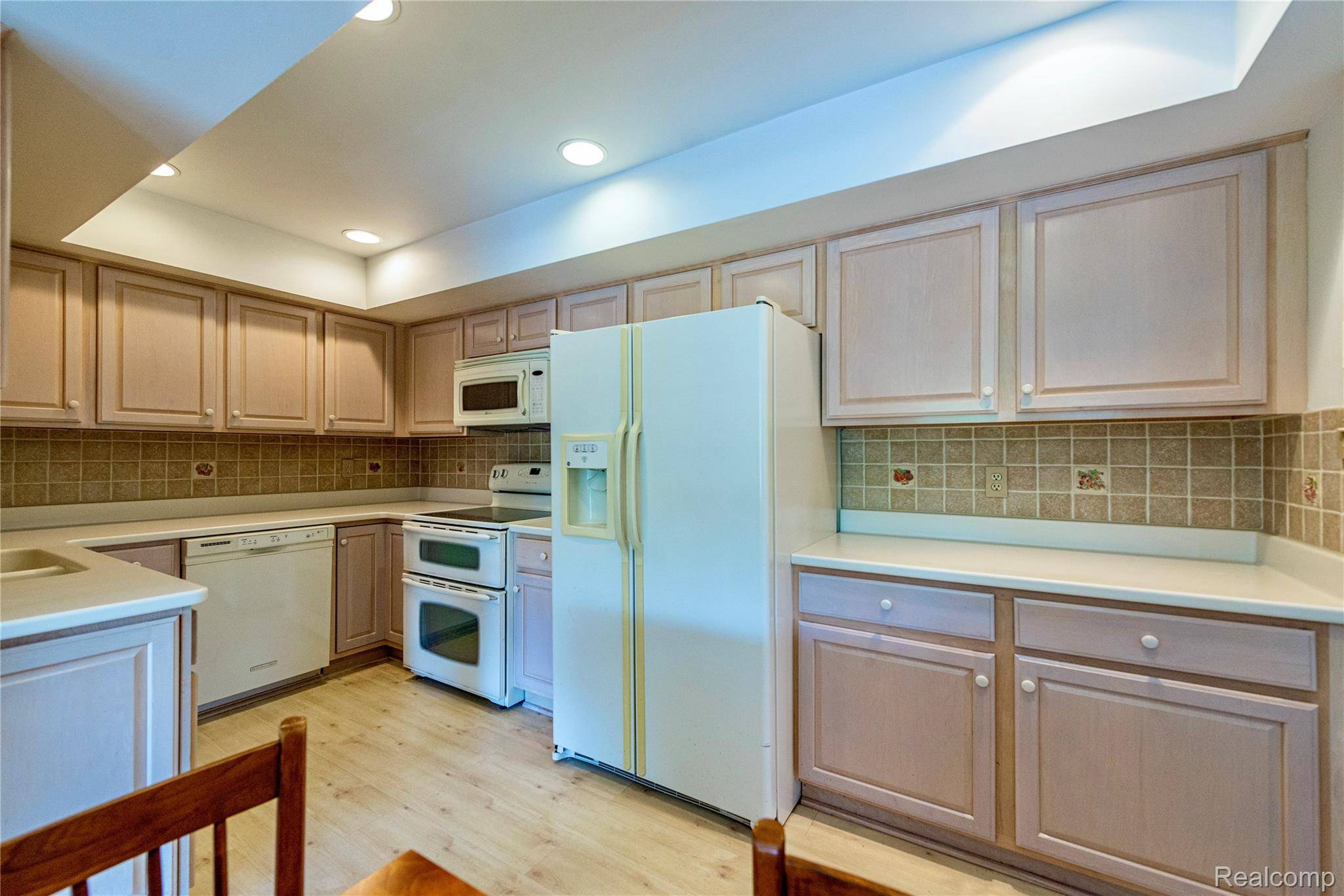 19710 W 13 Mile RD #201, Beverly Hills Village, MI 48025